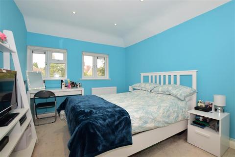 39 Fryston Avenue, Coulsdon, CR5 2PT