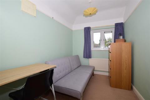 39 Fryston Avenue, Coulsdon, CR5 2PT