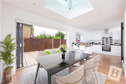 10 Royston Road, Romford, RM3 0SR