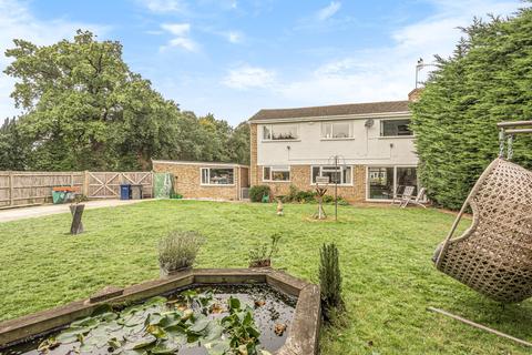 2 Chestnut Way, Godalming, GU7 1TN