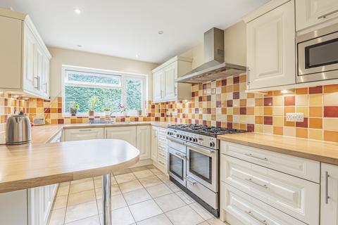 2 Chestnut Way, Godalming, GU7 1TN