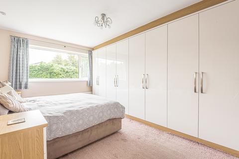 2 Chestnut Way, Godalming, GU7 1TN