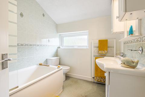 2 Chestnut Way, Godalming, GU7 1TN