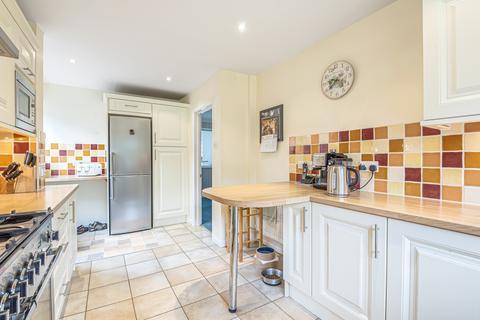 2 Chestnut Way, Godalming, GU7 1TN