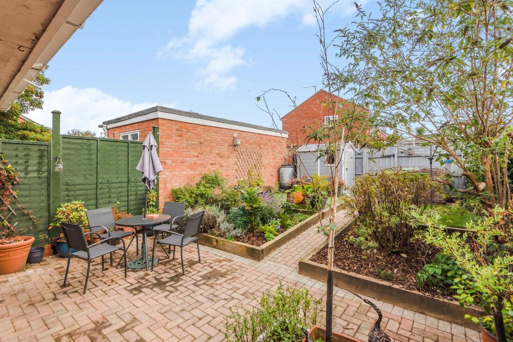 Wymans Brook, Cheltenham, GL50 3 bed semidetached house £230,000