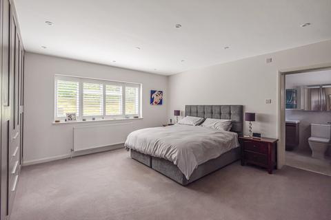 23 Silverdale Avenue, Oxshott, Leatherhead, KT22 0JX