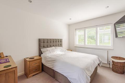 23 Silverdale Avenue, Oxshott, Leatherhead, KT22 0JX
