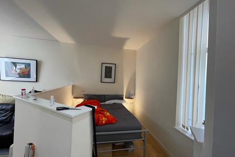 Studio to rent, CENTRALLY LOCATED FURNISHED STUDIO
