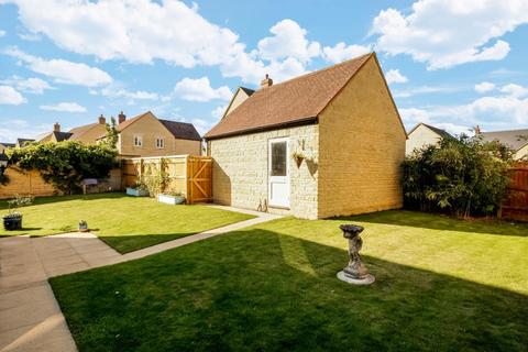12 Cedar Road, Carterton, OX18 1FG