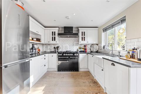 26 Finsbury Park Avenue, London, N4 1DQ