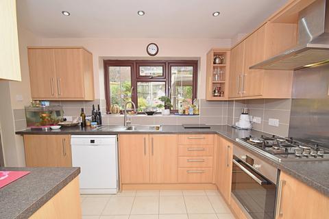 2 Ashbarn Crescent, Winchester, SO22 4LW