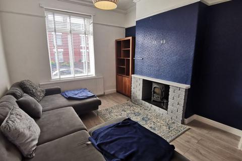 2 bedroom terraced house to rent, Manchester Old Road, M24 4GB