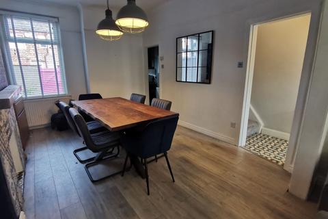 2 bedroom terraced house to rent, Manchester Old Road, M24 4GB