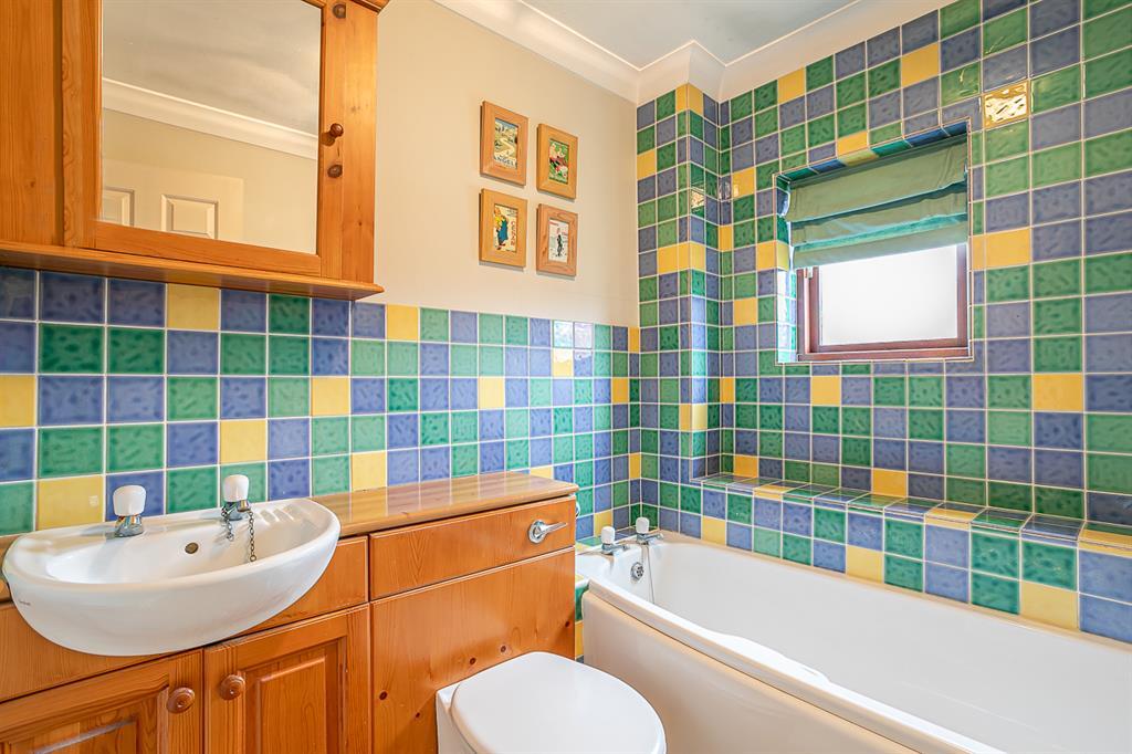 Bedroom 2   ensuite