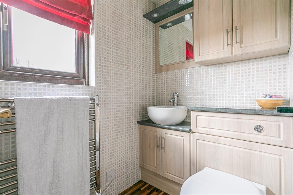Bedroom 1   ensuite