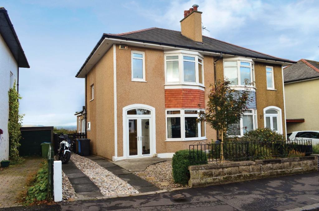 Hillview Drive, Clarkston, Glasgow, G76 7JD 3 bed semidetached villa