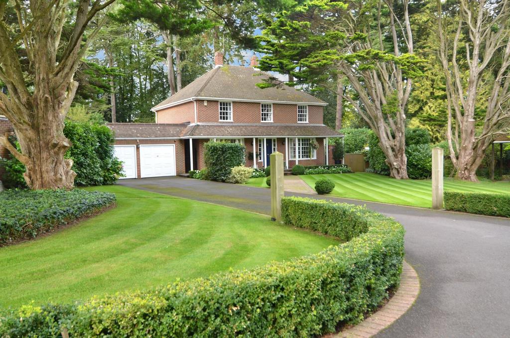 Romsey Way, Daws Hill, HP11 4 bed detached house £975,000