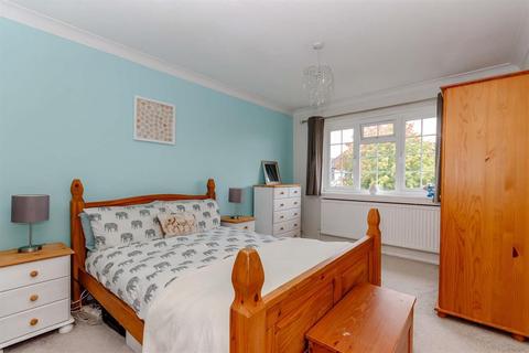 5b Milner Road, Morden, SM4 6EN