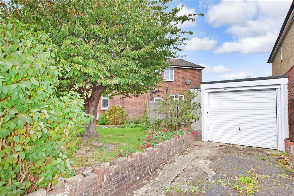 Whyke Road, Chichester, West Sussex 3 bed semidetached house £385,000