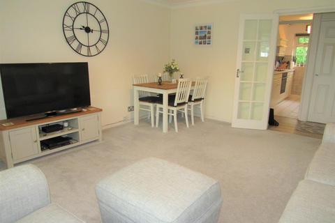 4 Sycamore Close, Carshalton, SM5 2PS