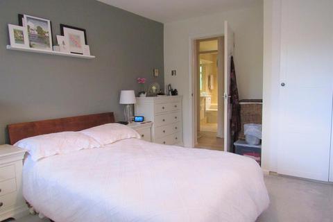 4 Sycamore Close, Carshalton, SM5 2PS