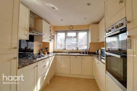 32 Lullarook Close, Biggin Hill, Westerham, TN16 3XG