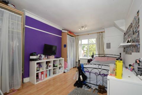 21 Brunswick Grove, London, N11 1HN