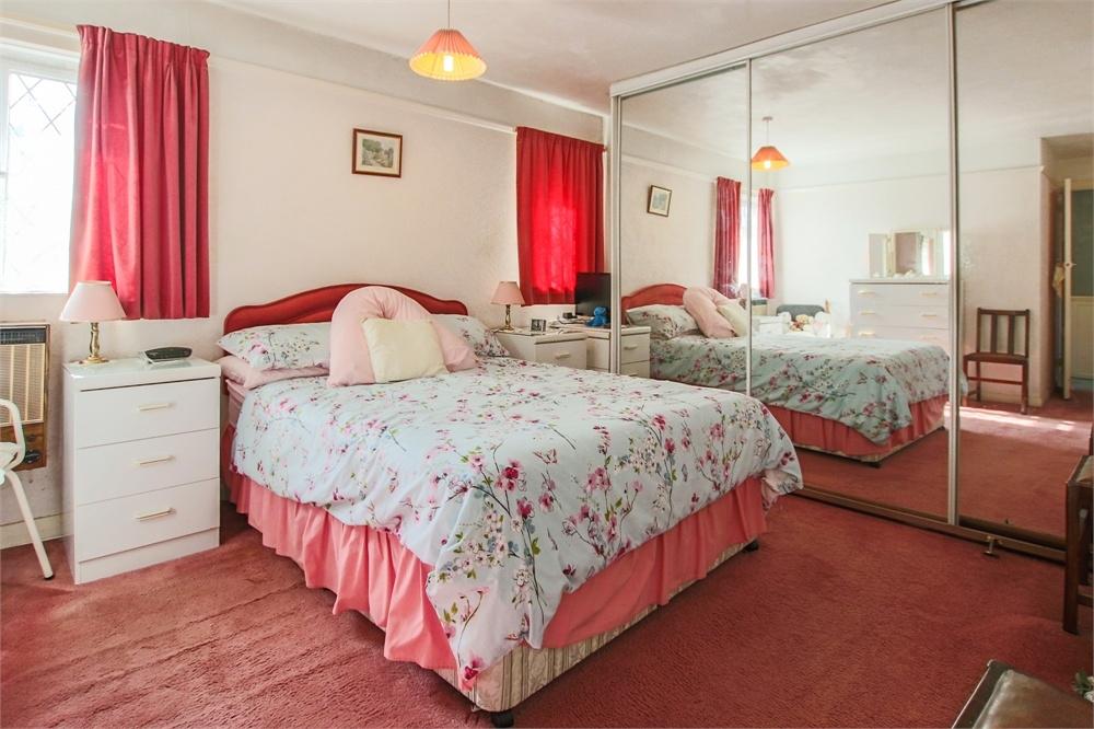 Drivers Mead, Lingfield, Surrey 3 bed terraced house £325,000