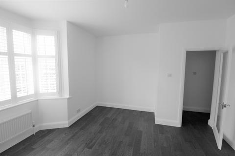 1 bedroom flat for sale, Eden Park Avenue, Beckenham, BR3