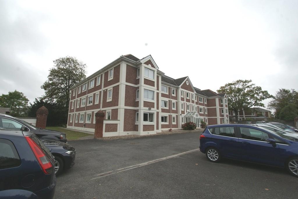 Cary Park Torquay 1 bed apartment for sale £120,000