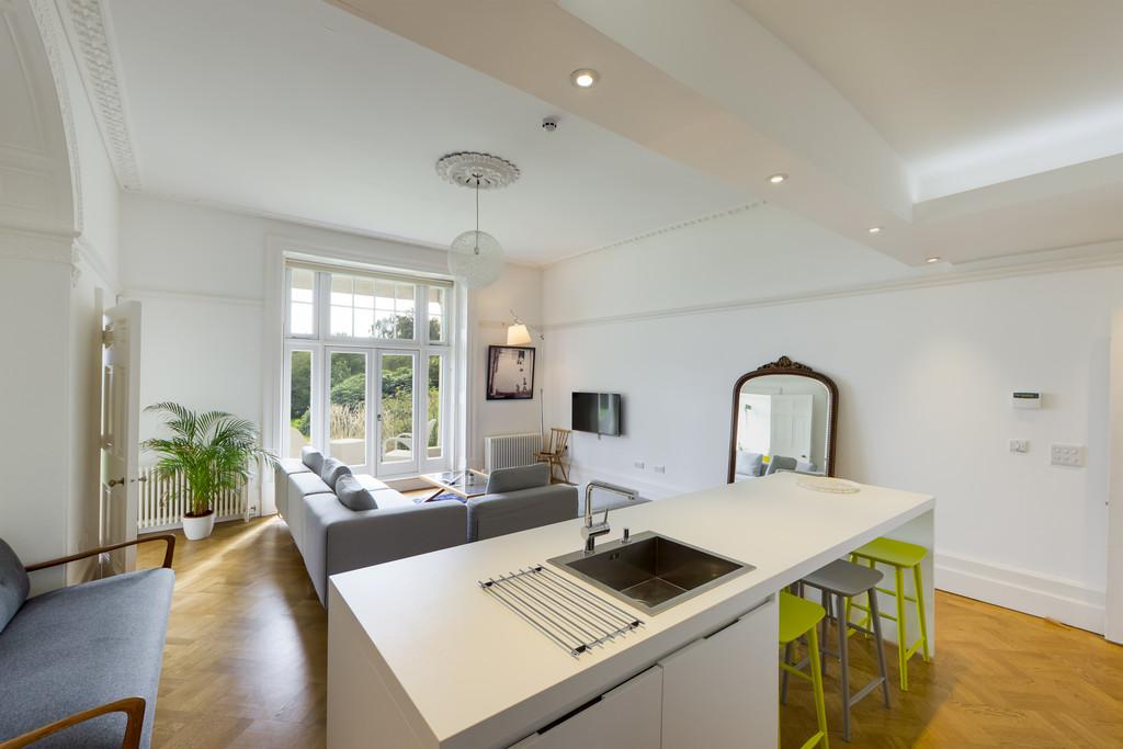 Living/dining/kitchen area