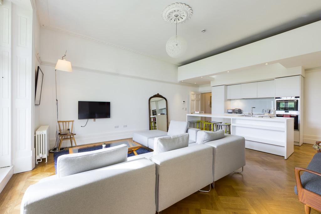 Living/dining/kitchen area