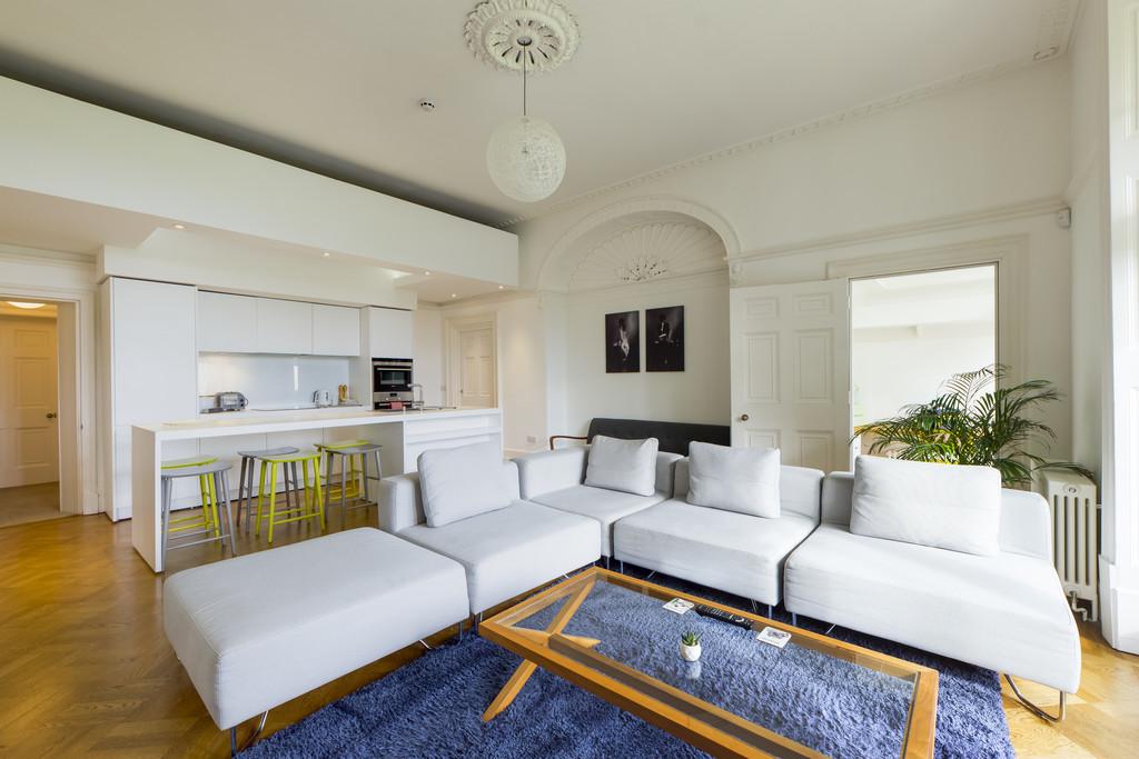 Living/dining/kitchen area