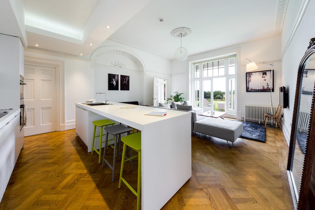 Living/dining/kitchen area