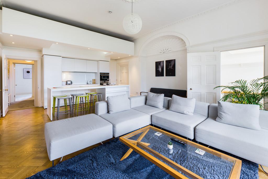 Living/dining/kitchen area