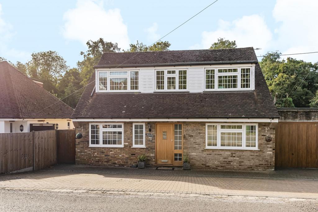 Lower Road, Higher Denham, UB9 3 bed detached house £750,000