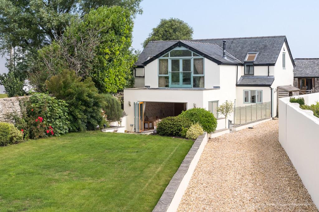 Wick Road, Ewenny, Vale Of 4 bed barn conversion £1,750