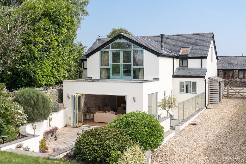 Wick Road, Ewenny, Vale Of 4 bed barn conversion £1,750