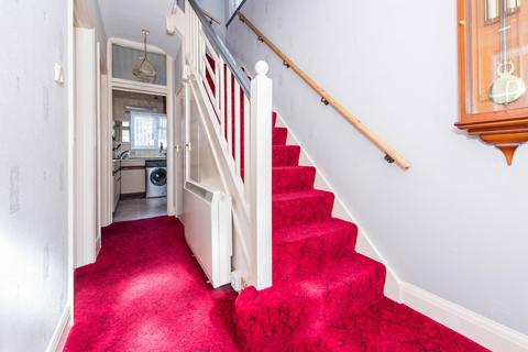 19 Garden Close, Wallington, SM6 8LW