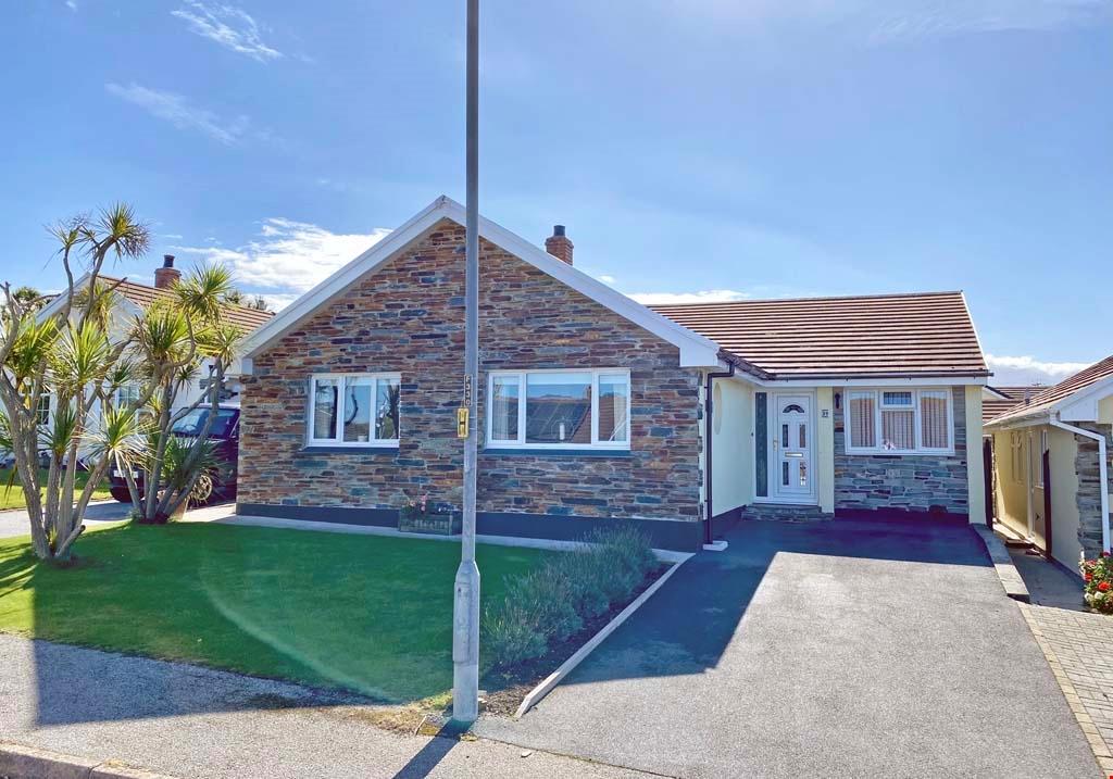 Holywell Bay, between Perranporth and Newquay, Cornwall 4 bed bungalow