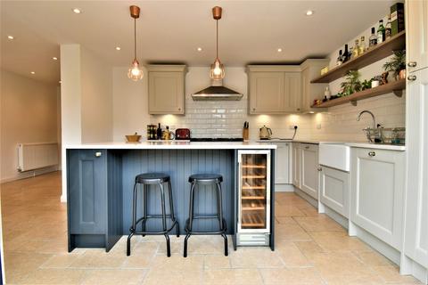 72 Beacon Road, Rolleston On Dove, Burton-on-trent, DE13 9EG