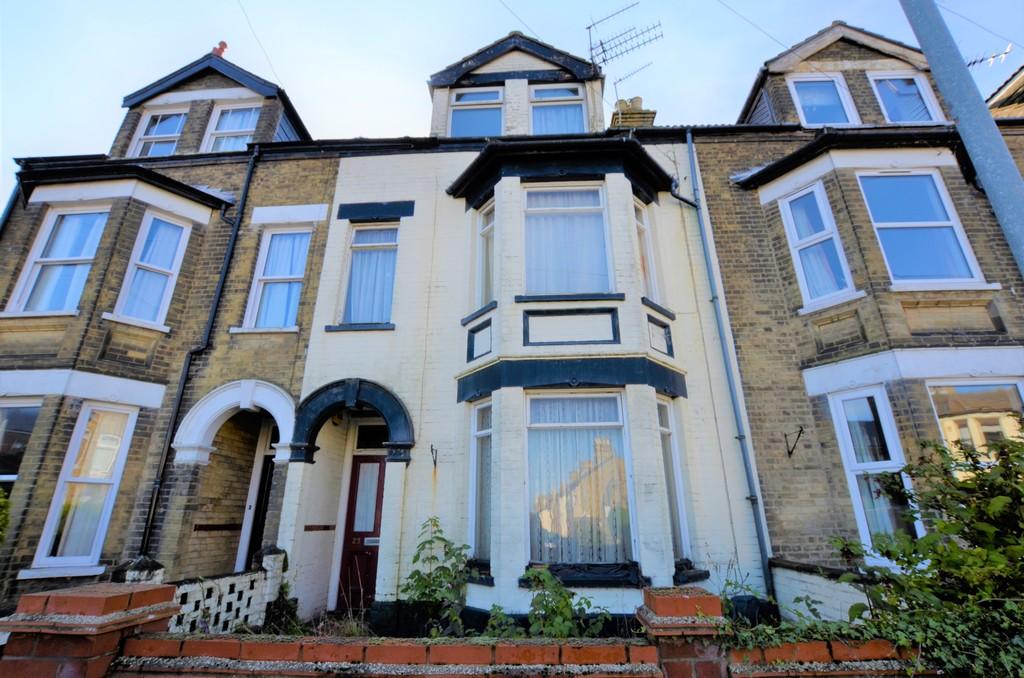 Carlton Road, Lowestoft, Suffolk 7 bed terraced house £180,000