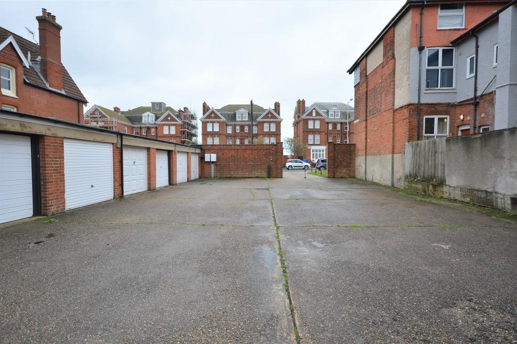 Kirkley Cliff Road, Lowestoft Garage £20,000