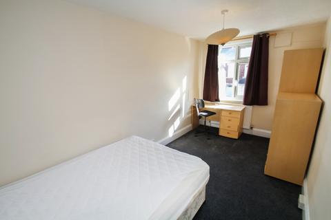 37 Estcourt Avenue, Leeds, LS6 3ET
