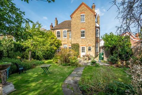 3 Cedars Road, Hampton Wick, Kingston Upon Thames, KT1 4BG