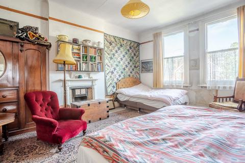 3 Cedars Road, Hampton Wick, Kingston Upon Thames, KT1 4BG
