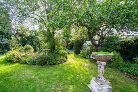 3 Cedars Road, Hampton Wick, Kingston Upon Thames, KT1 4BG