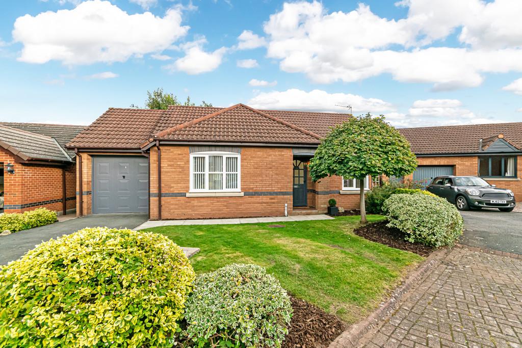 Farnham Close, Appleton, Warrington 3 bed detached bungalow £350,000