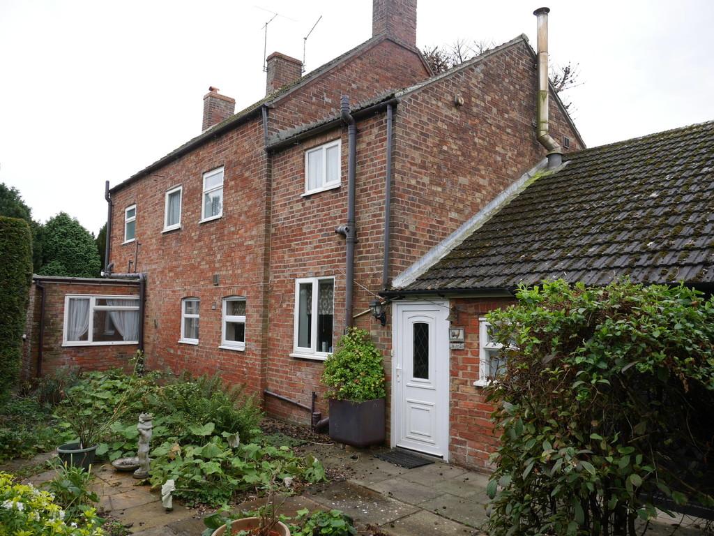 Beck Bank, West Pinchbeck 4 bed cottage £240,000