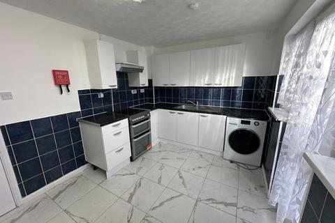 2 bedroom terraced house to rent, Greencroft Close London